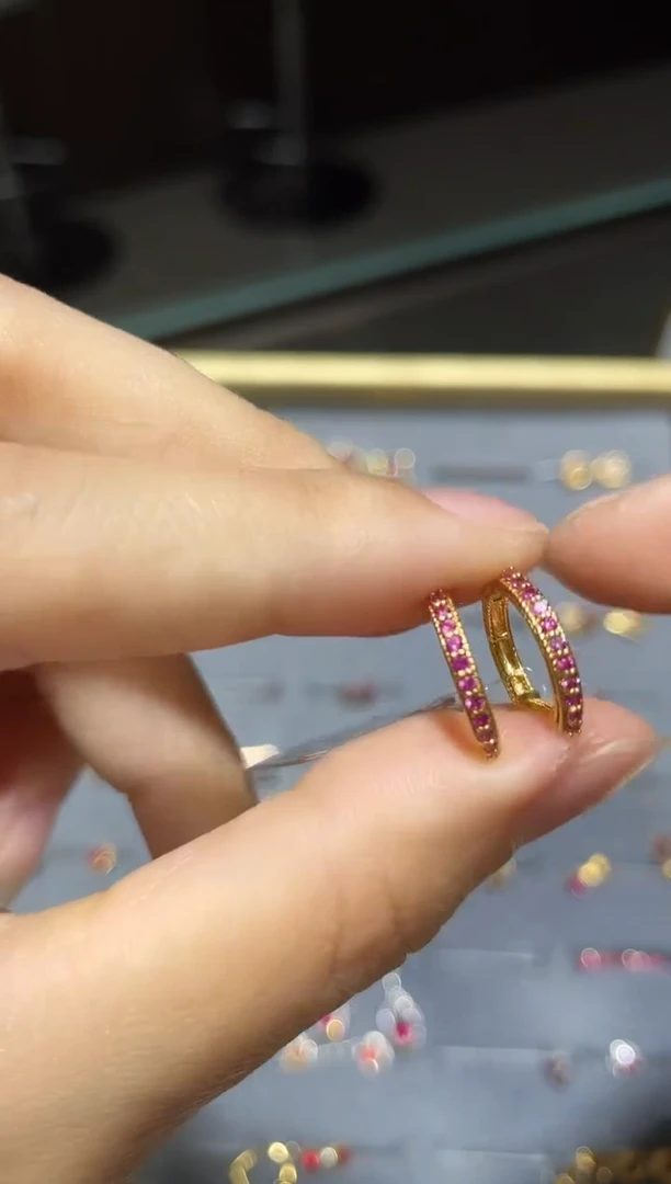 18K金镶嵌耳饰红宝石1