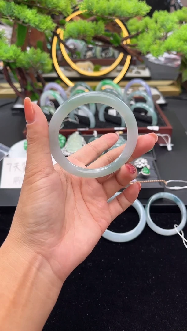 未镶嵌手镯翡翠手镯