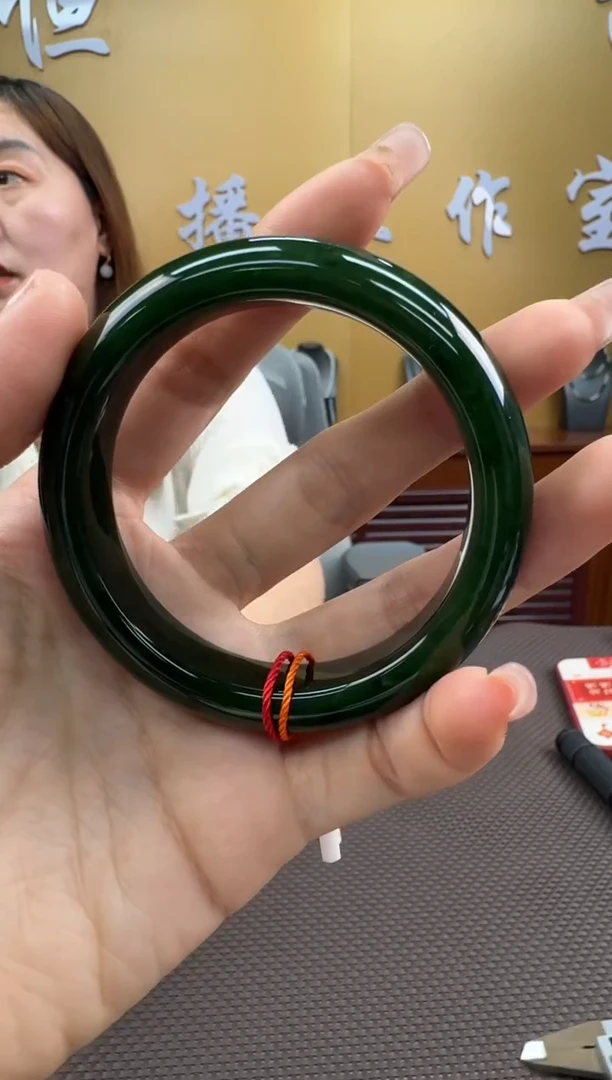 【闪购商品】和田玉手镯未镶嵌56