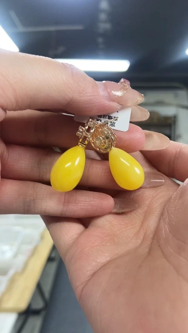 【闪购商品】蜜蜡裸石未镶嵌多样性发其一颜色微差