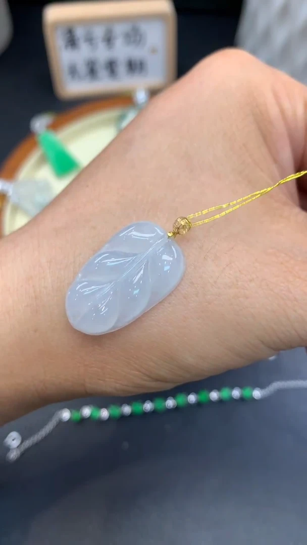 18K金镶嵌定制翡翠D527