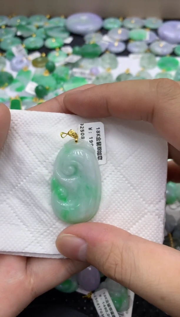 颈饰18K金镶嵌翡翠天然缅甸翡翠A货