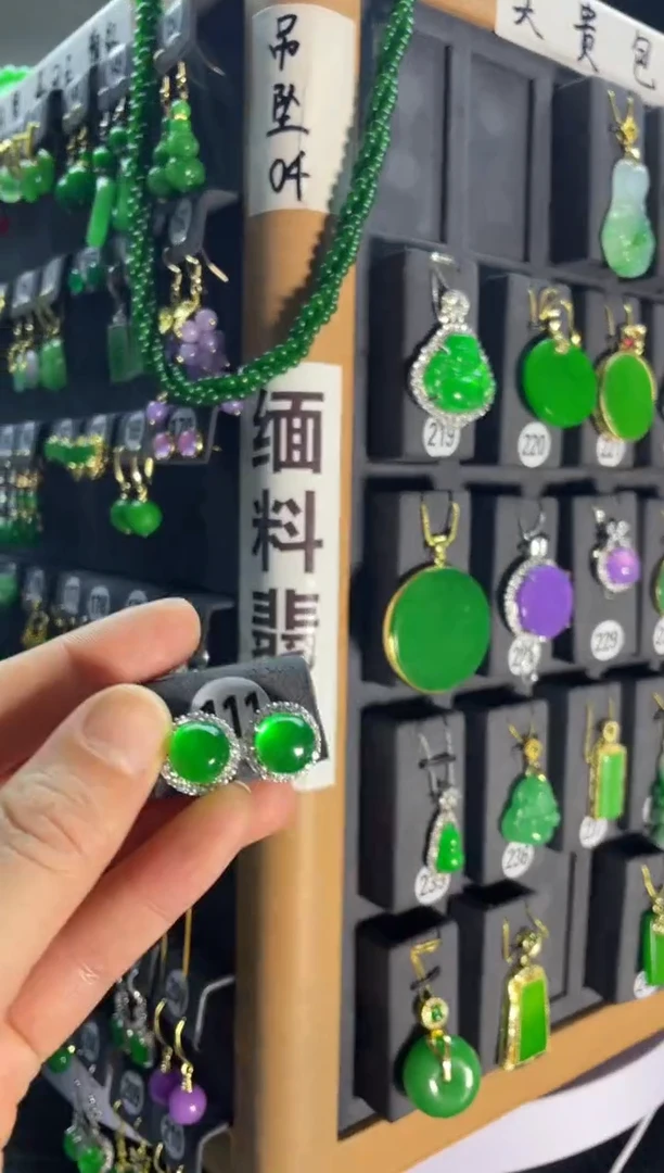 【闪购商品】翡翠耳饰银S925镶嵌111....