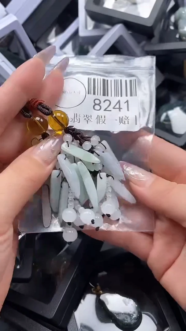 吊坠(不含链)未镶嵌翡翠8241