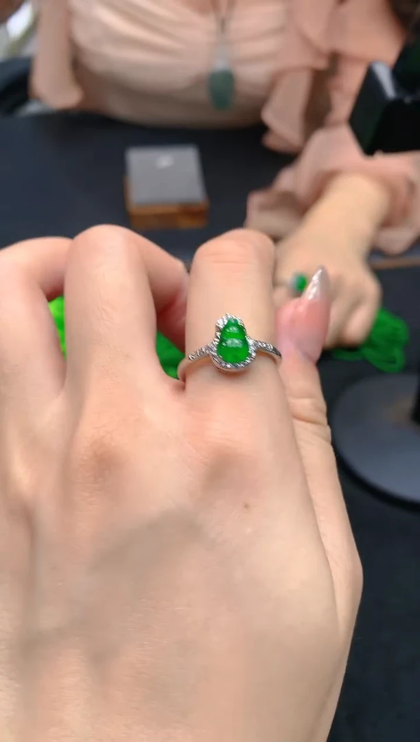 翡翠未镶嵌颈饰天然A货翡翠