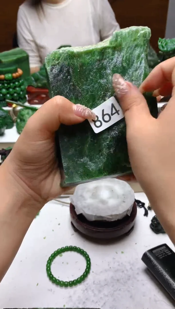 未镶嵌和田玉（碧玉）珠宝半成品1