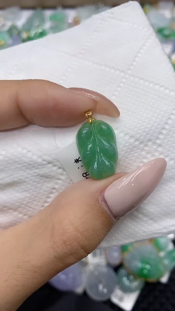 颈饰18K金镶嵌翡翠111111111111