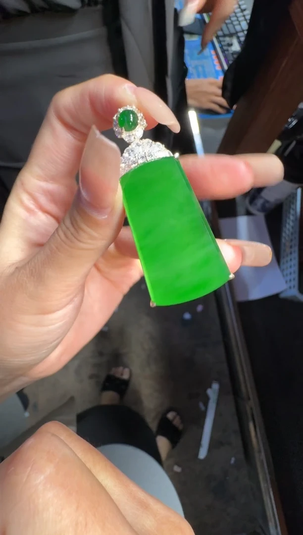 未镶嵌定制翡翠翡翠A货有轻微色差属于正常现象无事牌多样性发货1