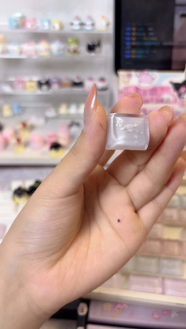 37.雪花玉桂狗滴胶键帽