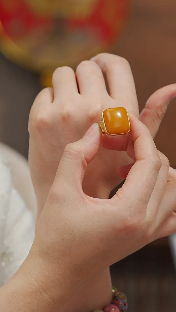 【闪购商品】蜜蜡戒指银S925镶嵌老蜡方形戒指多样性发一件