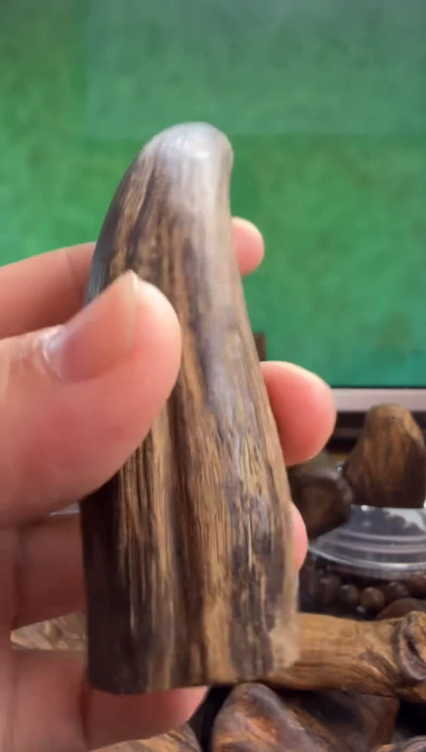 沉香手把件多样性发一树根