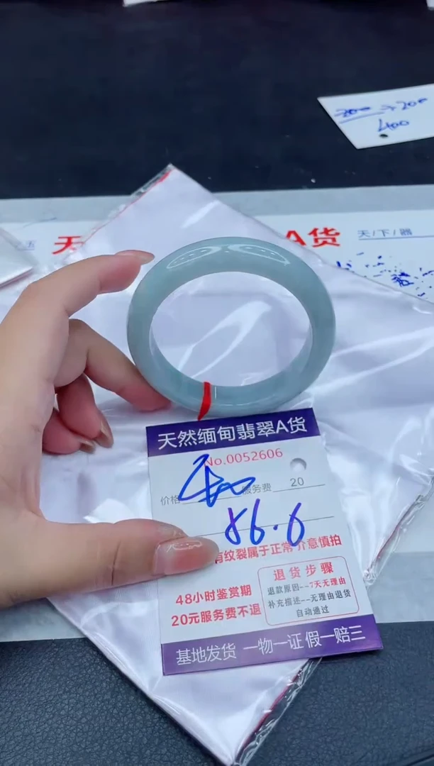 翡翠手镯未镶嵌400.000000