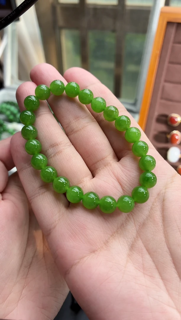 未镶嵌手串和田玉苹果绿圆珠手串（约卡8）