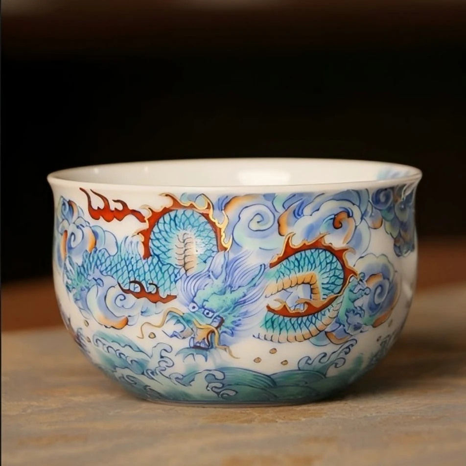 "一溪山房 斗彩 海水描金龙纹杯"