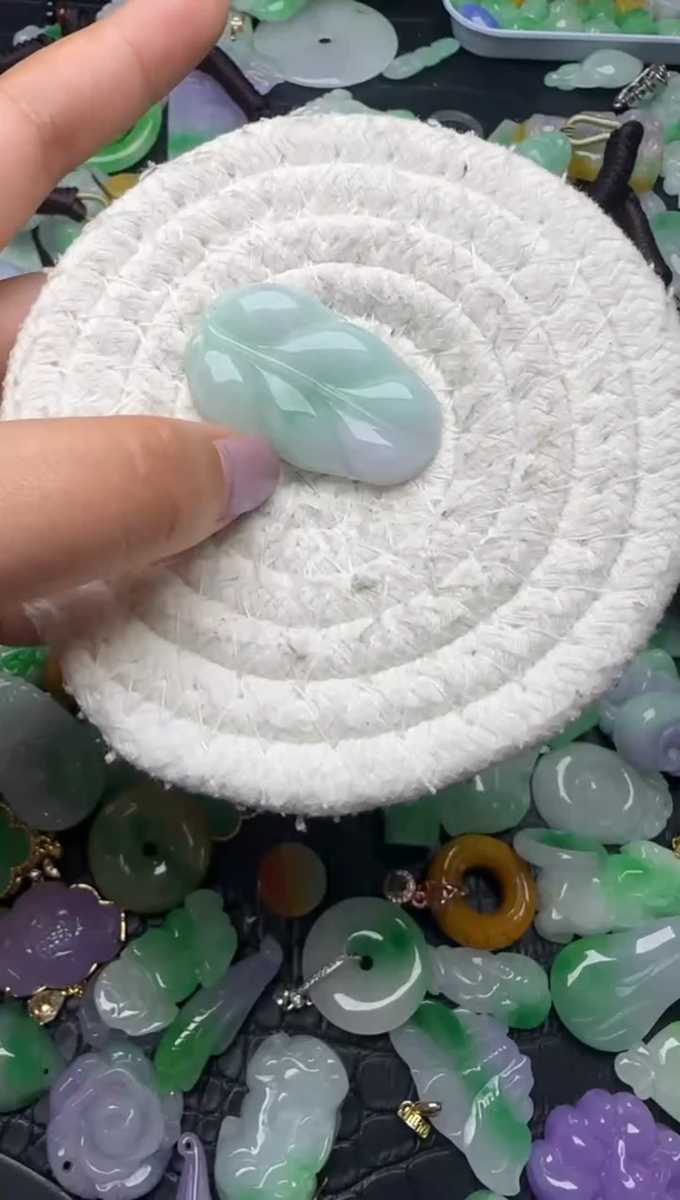 颈饰未镶嵌翡翠缅甸翡翠吊坠