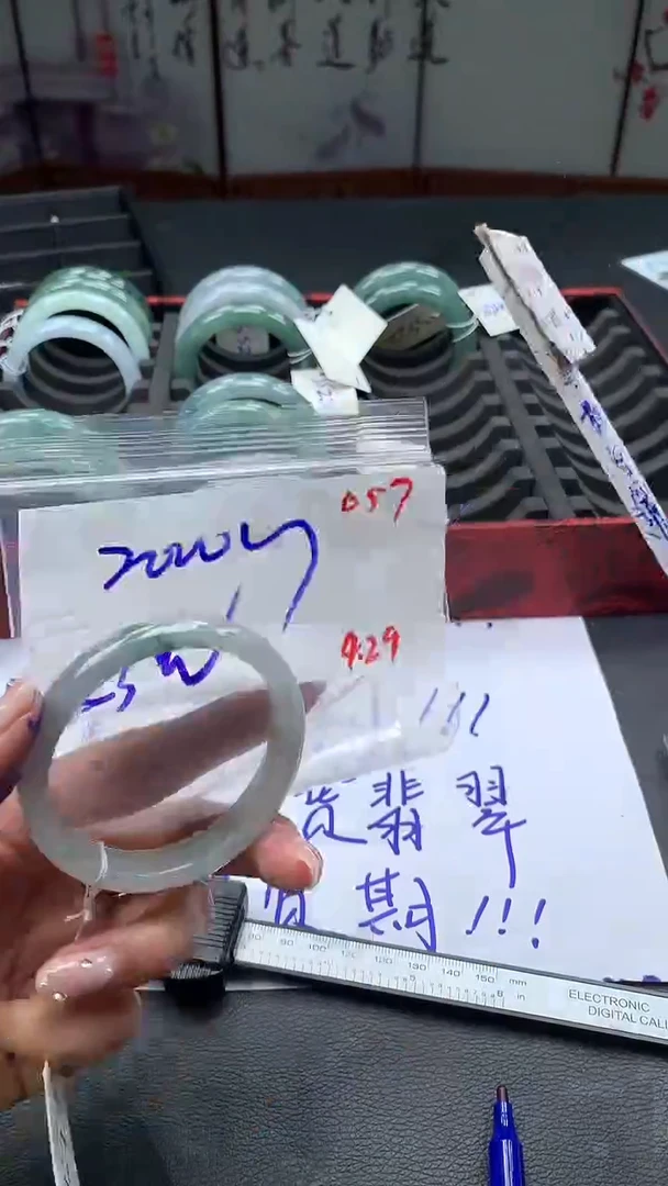 定制翡翠未镶嵌毛货需精细抛光多样性手镯发一件2000元