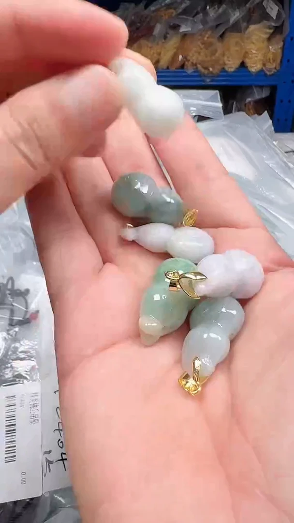 翡翠未镶嵌颈饰c338