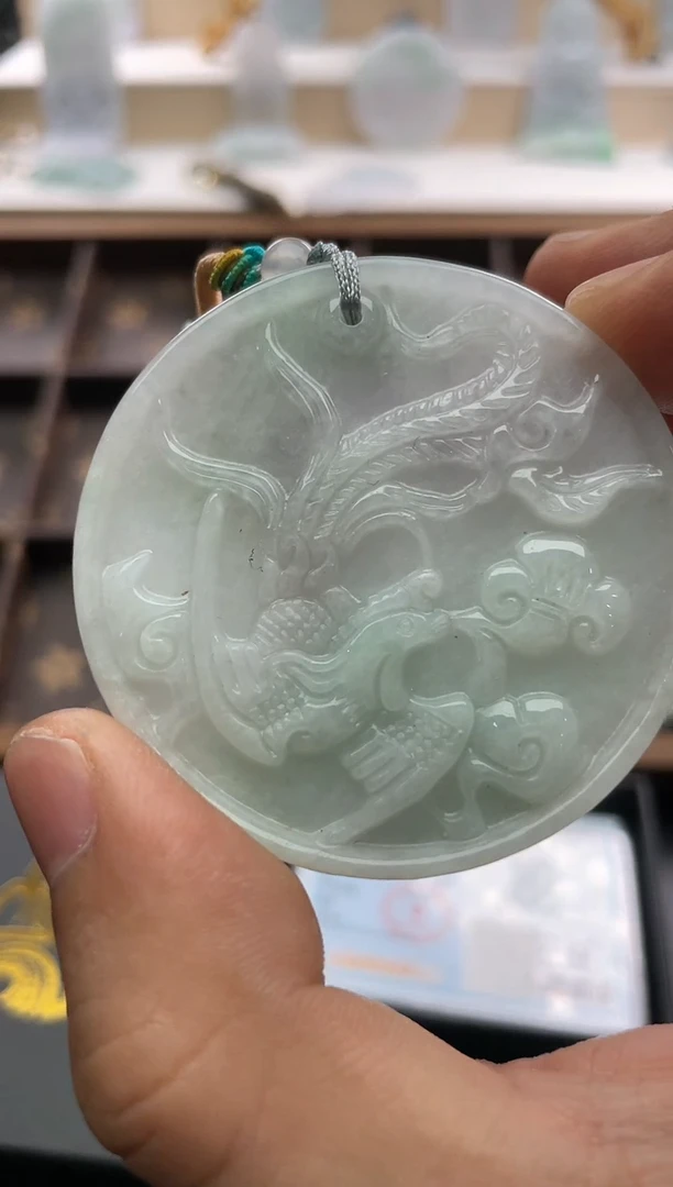 翡翠未镶嵌颈饰..../4/26/ 392