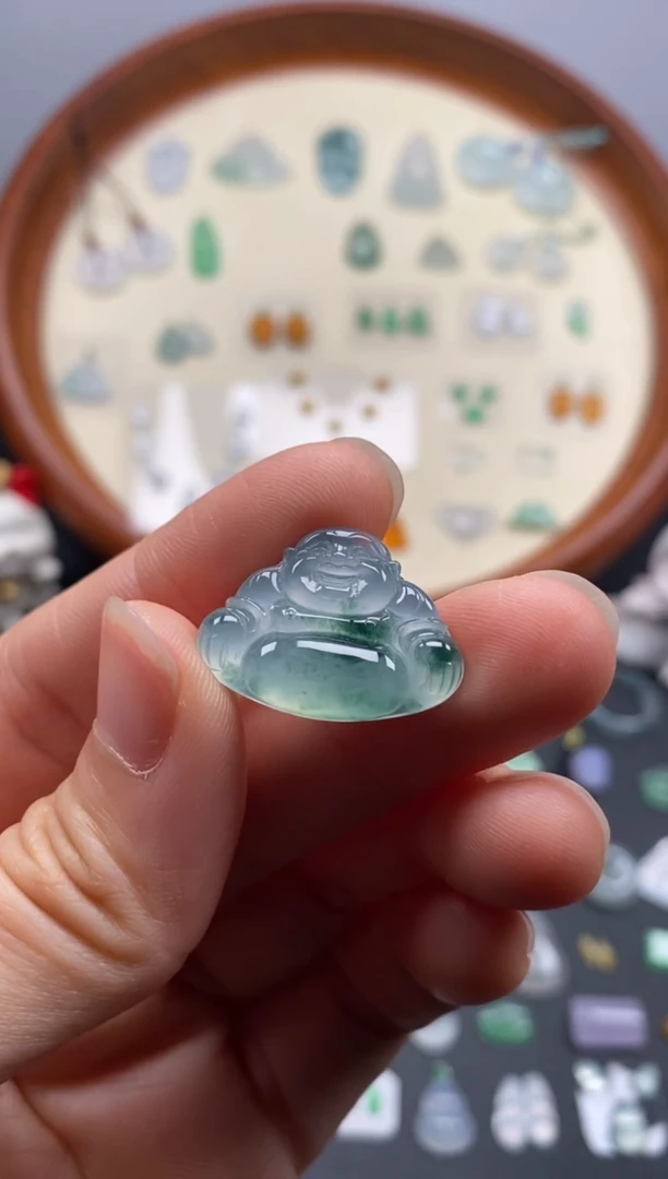 颈饰未镶嵌翡翠高冰飘花佛公/芬