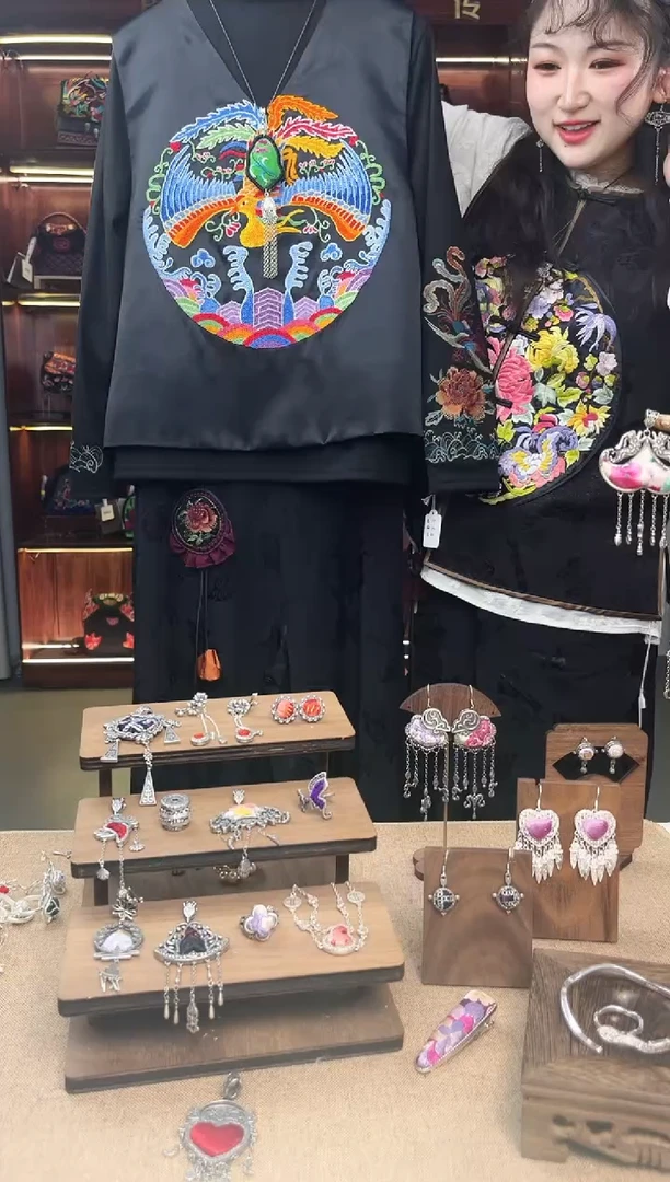 【闪购商品】织绣A11黔东南苗族刺绣