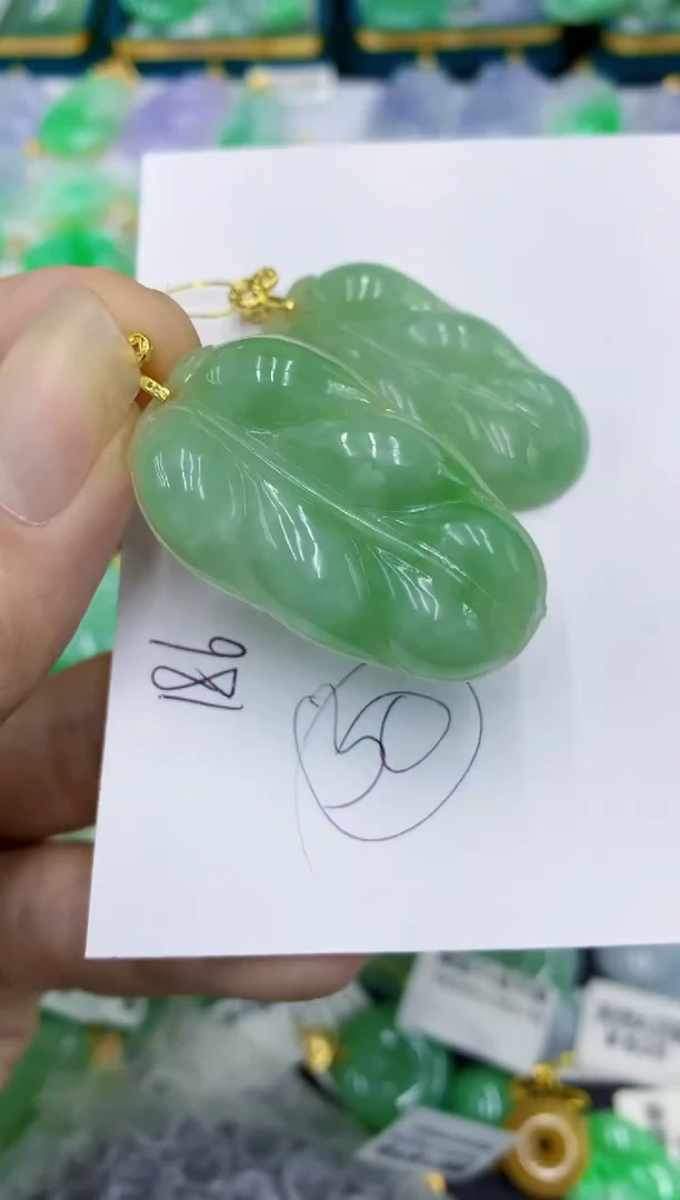 翡翠未镶嵌颈饰1111111111多样性发其一