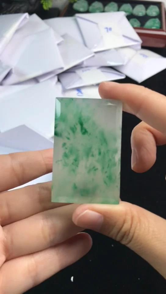 石英质玉（非洲翠）吊坠未镶嵌非洲翠
