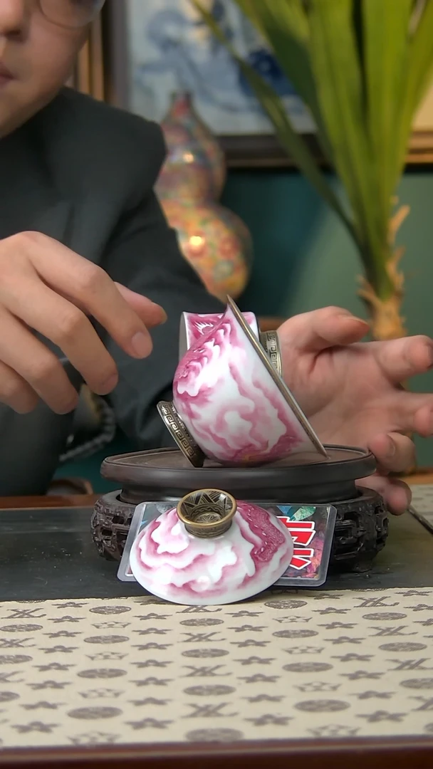 【闪购商品】玛瑙红金银错盖碗杯子