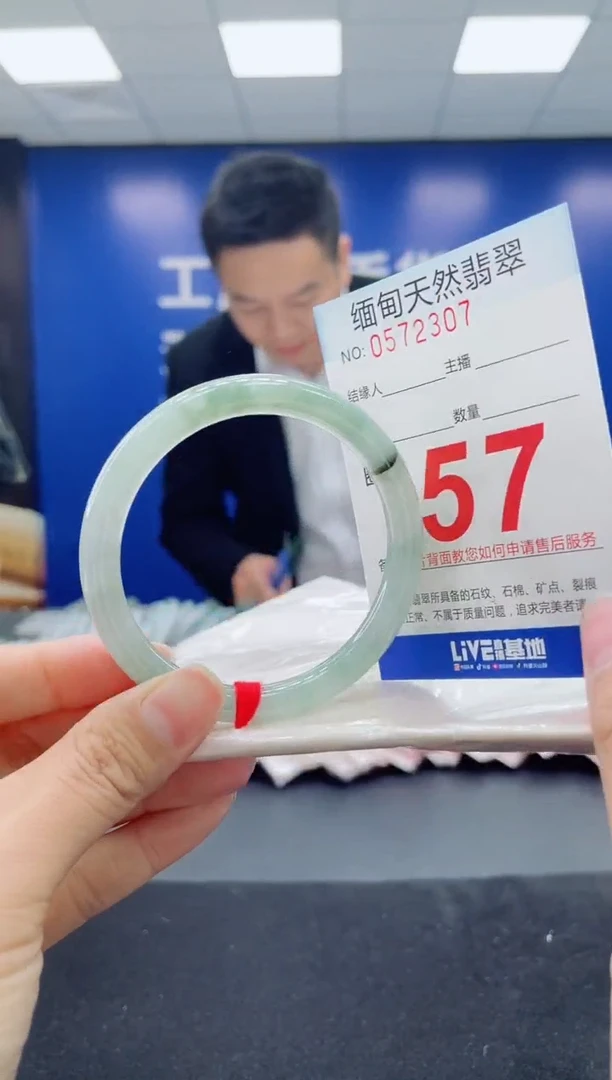 未镶嵌手镯翡翠天然翡翠手镯