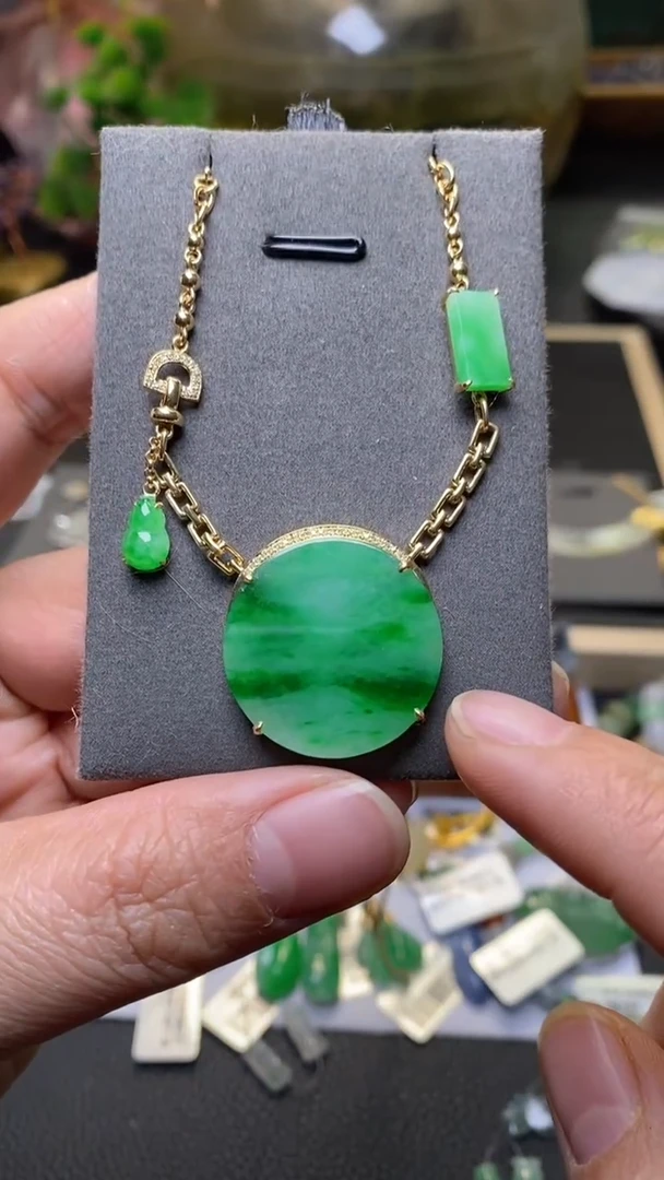 颈饰18K金镶嵌翡翠39962