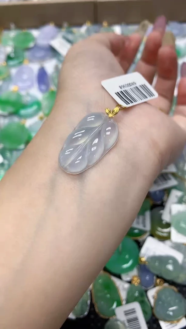 翡翠18K金镶嵌颈饰111111111