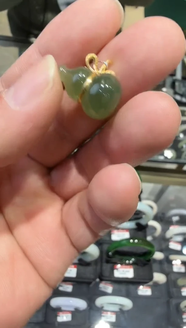 颈饰18K金镶嵌和田玉多样性发一