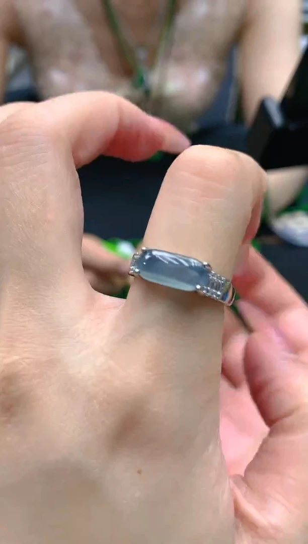 翡翠未镶嵌颈饰天然A货翡翠