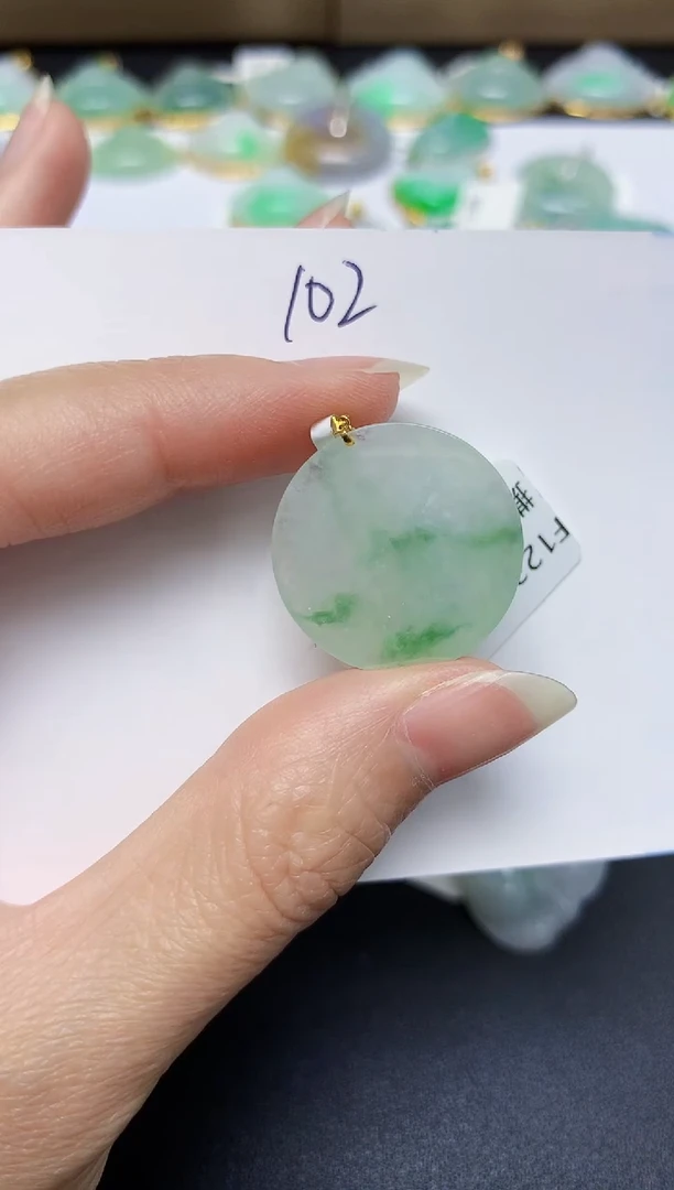 翡翠18K金镶嵌颈饰 天然翡翠A货