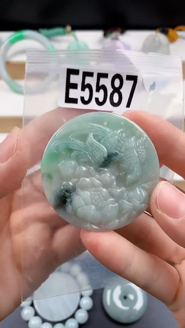 颈饰未镶嵌翡翠天然翡翠吊坠挂件