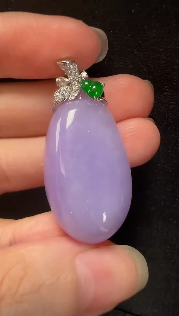 颈饰18K金镶嵌翡翠122福瓜一个