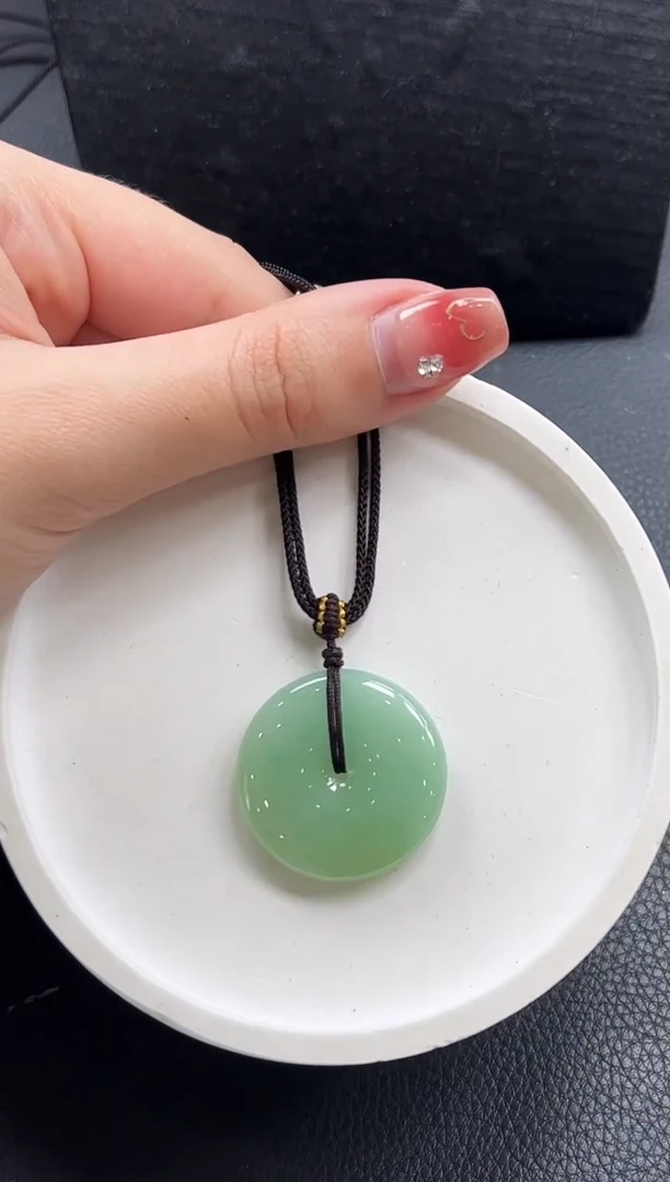 【闪购商品】翡翠颈饰未镶嵌平安扣