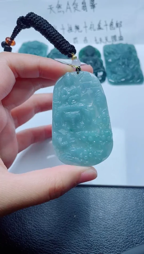 颈饰未镶嵌翡翠