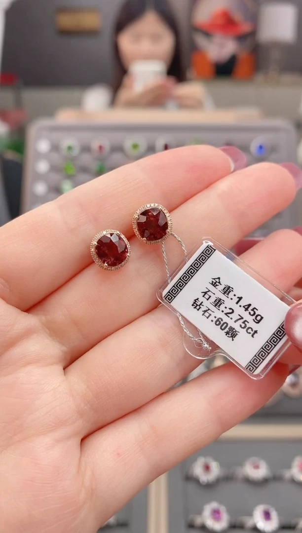 碧玺耳饰18K金镶嵌2.75   配钻