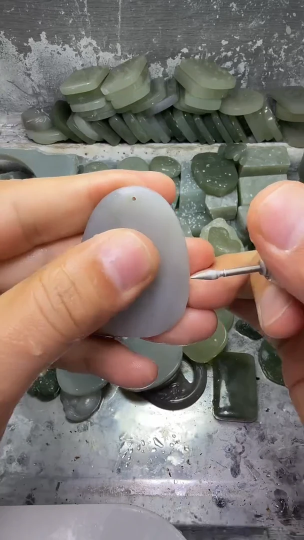 颈饰未镶嵌和田玉（勿拍）咨询客服链接