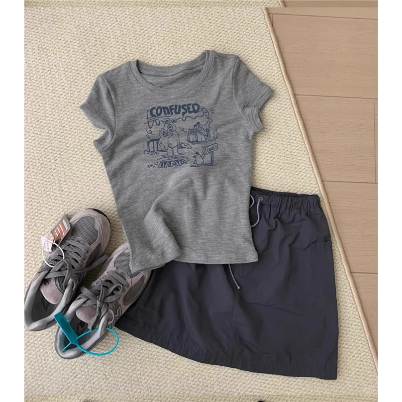 高级感灰色正肩短袖T恤女夏季显瘦纯棉卡通印花减龄甜辣妹U领上衣