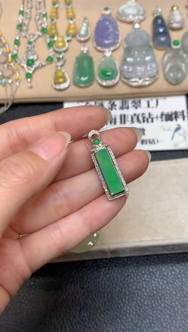 吊坠(不含链)18K金镶嵌翡翠无事牌【无服务费