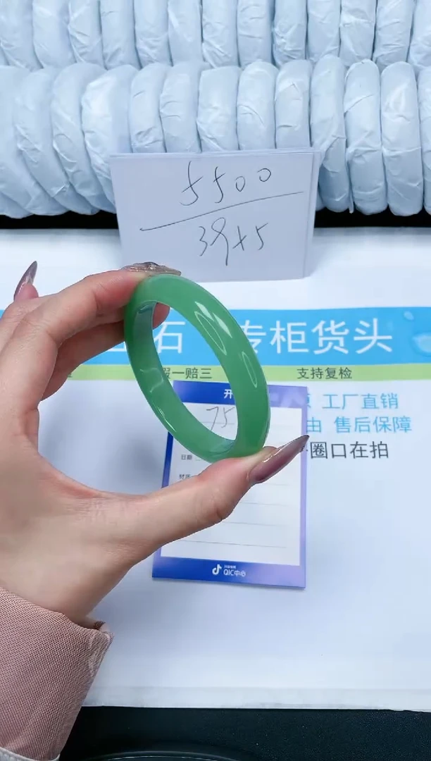 【闪购商品】石英质玉手镯未镶嵌75-52