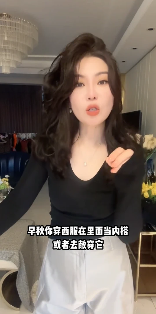 2025秋季新款气质两穿U领正肩长袖T恤女修身打底衫内搭显瘦上衣