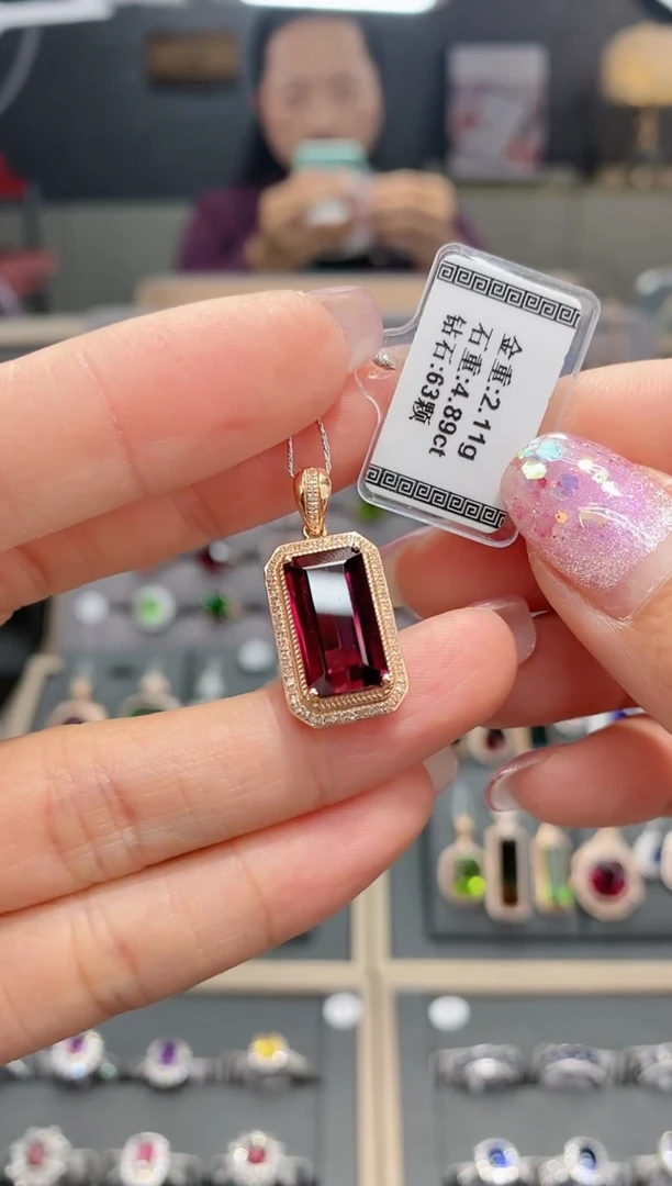 【闪购商品】碧玺颈饰18K金镶嵌4.89