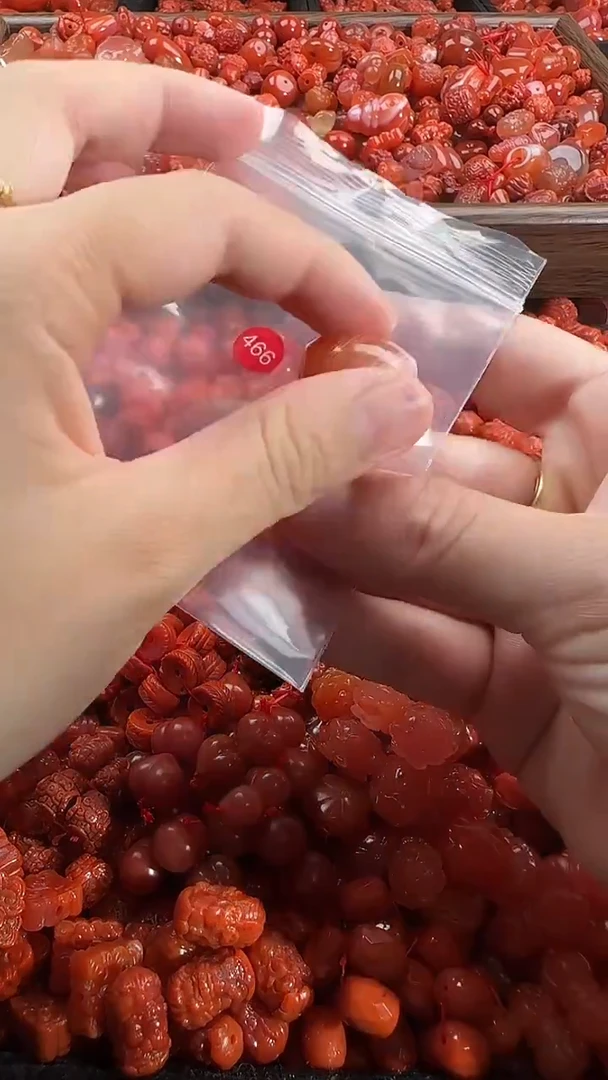 颈饰未镶嵌南红玛瑙1