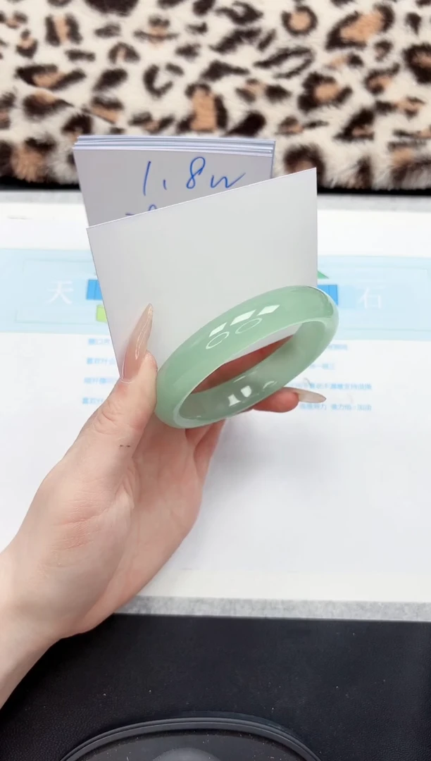 【闪购商品】石英质玉手镯未镶嵌162-58