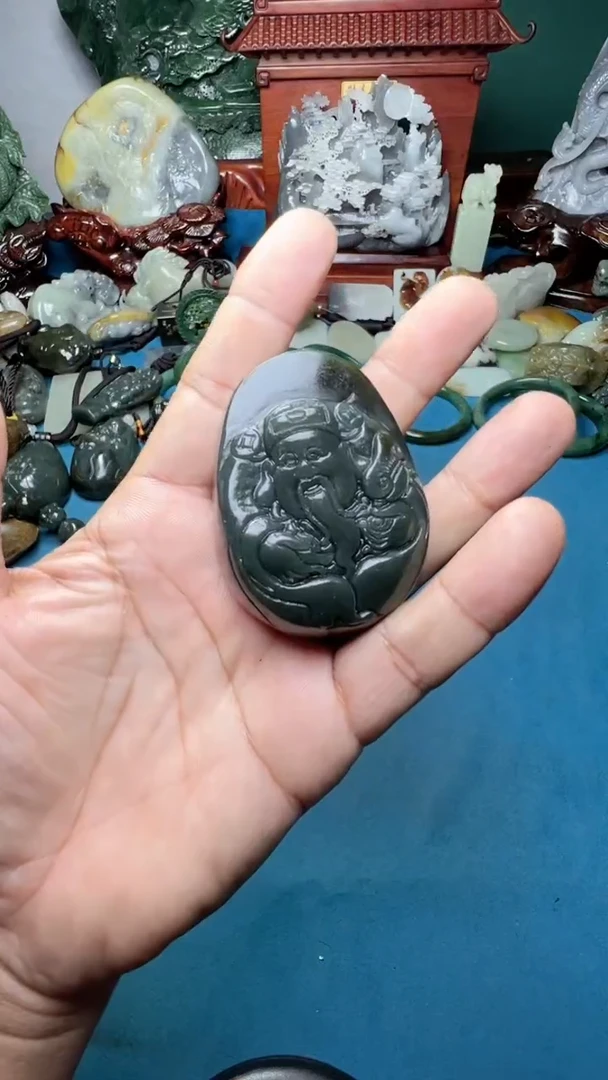 和田玉未镶嵌把件.