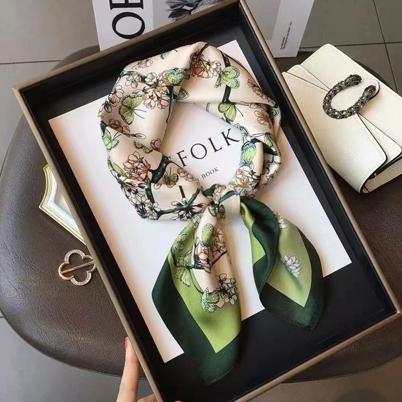专柜精致丝巾