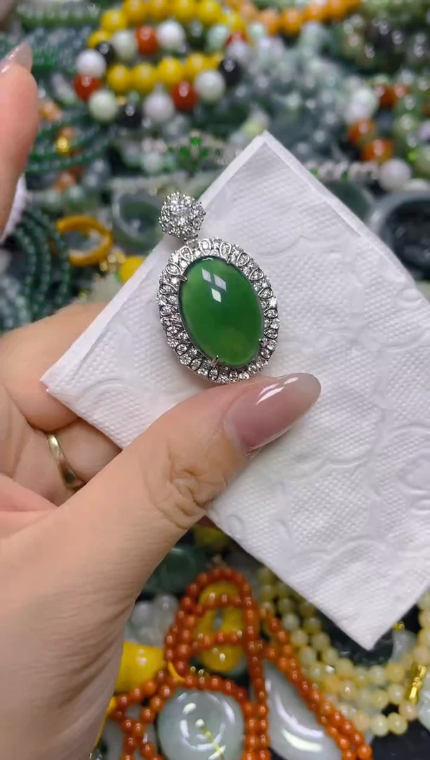 颈饰未镶嵌翡翠/T/翡翠A货，一件也是批发价