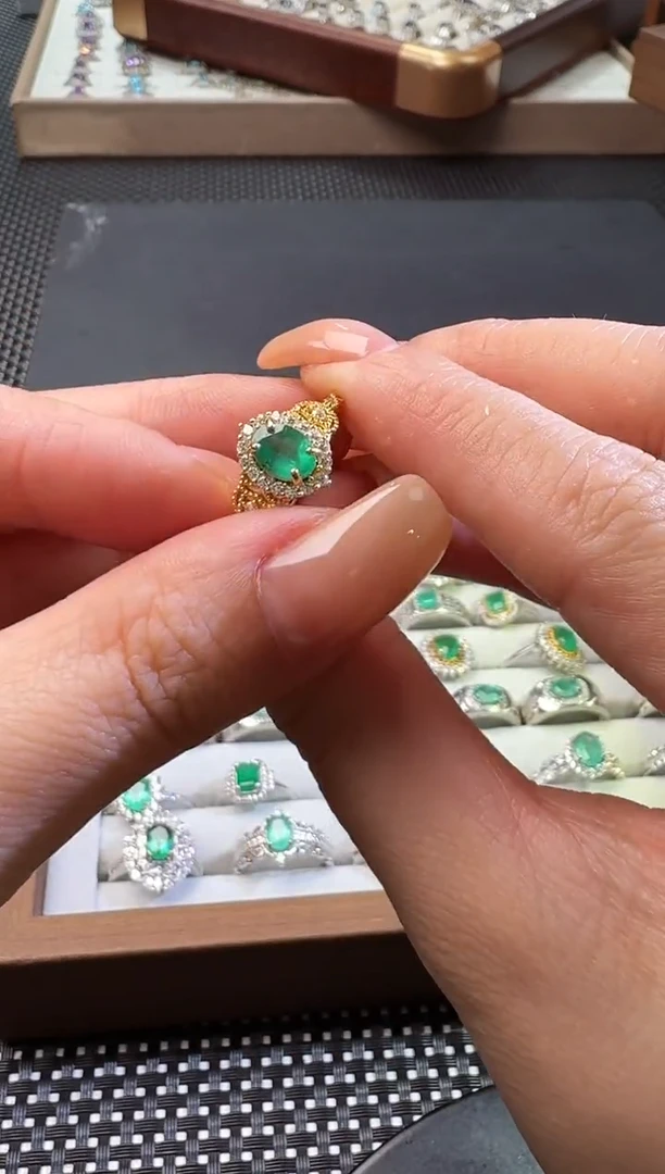 颈饰未镶嵌祖母绿1104133